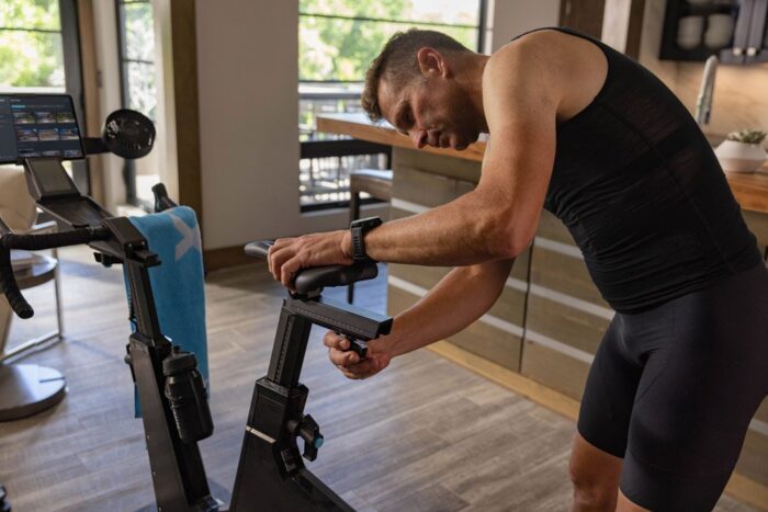 Garmin Tacx® NEO Bike Plus Heimtrainer – Bild 11